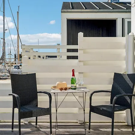 Beautiful In Oer Maritime Village With Great Terraces And Prime Location