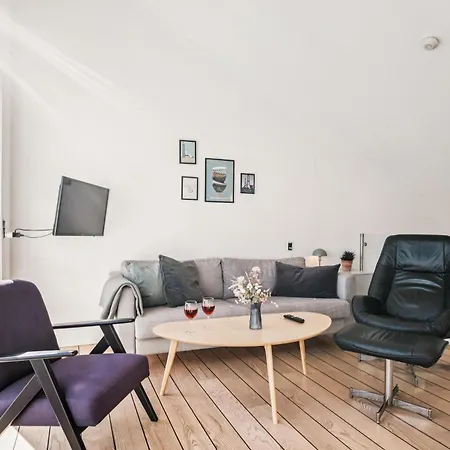 Beautiful In Oer Maritime Village With Great Terraces And Prime Location *